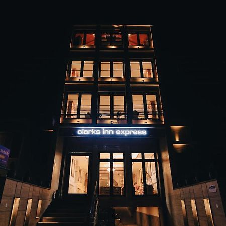 Clarks Inn Express, Déhrádún Exteriér fotografie