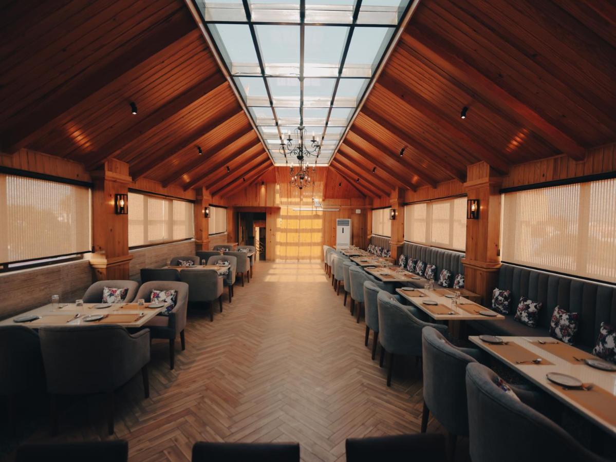 Clarks Inn Express, Déhrádún Exteriér fotografie