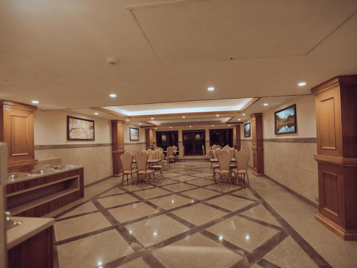 Clarks Inn Express, Déhrádún Exteriér fotografie