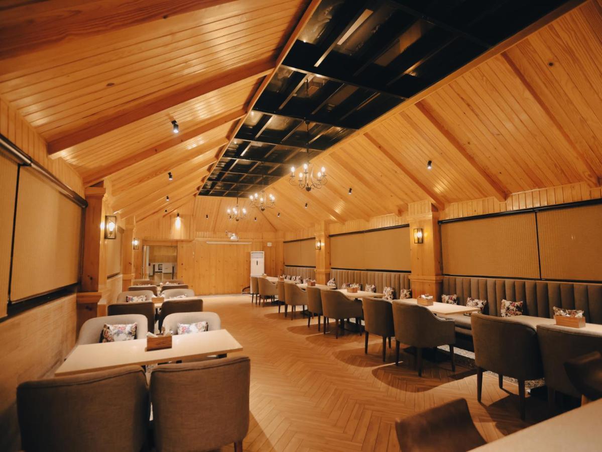 Clarks Inn Express, Déhrádún Exteriér fotografie