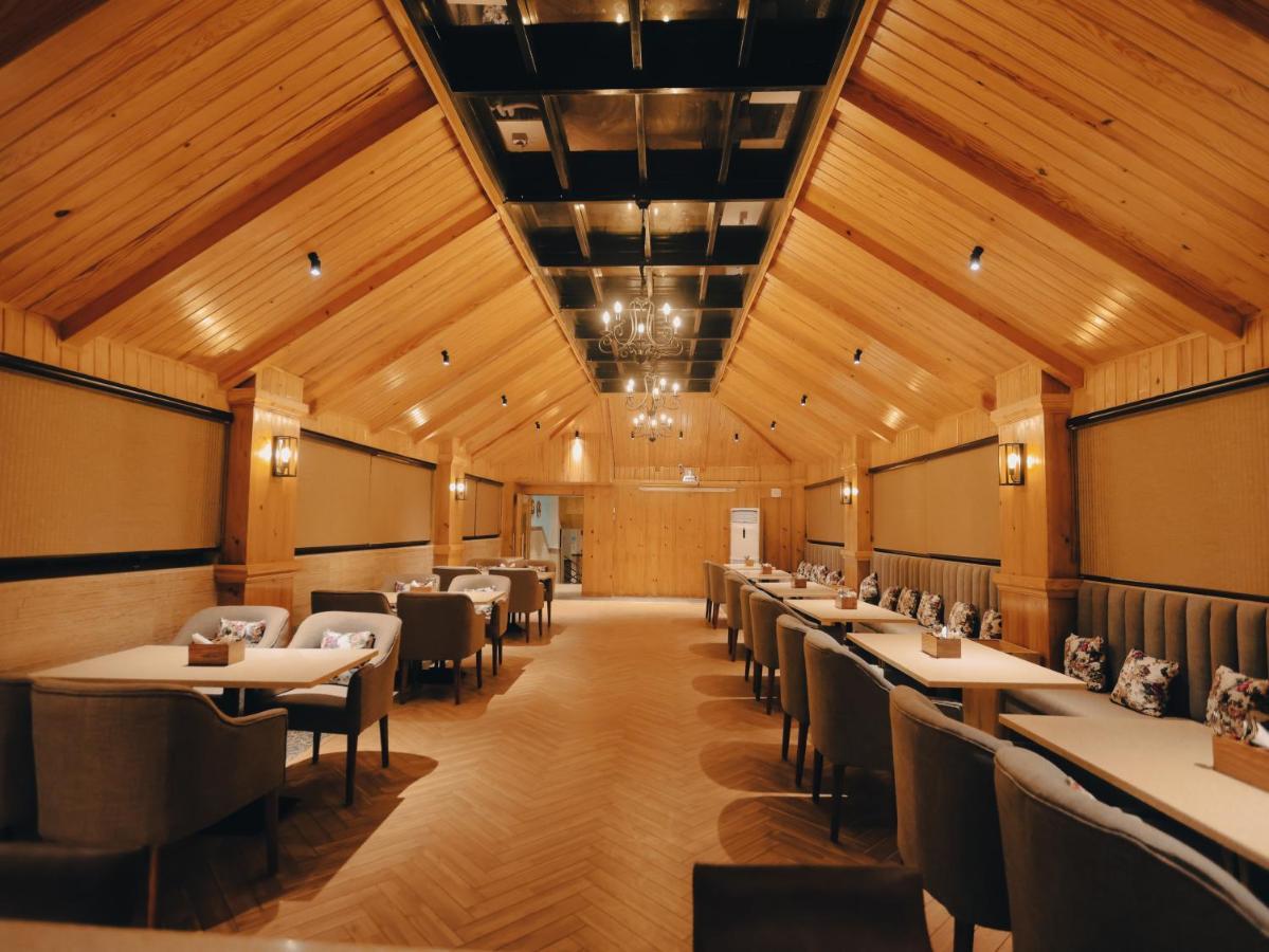 Clarks Inn Express, Déhrádún Exteriér fotografie