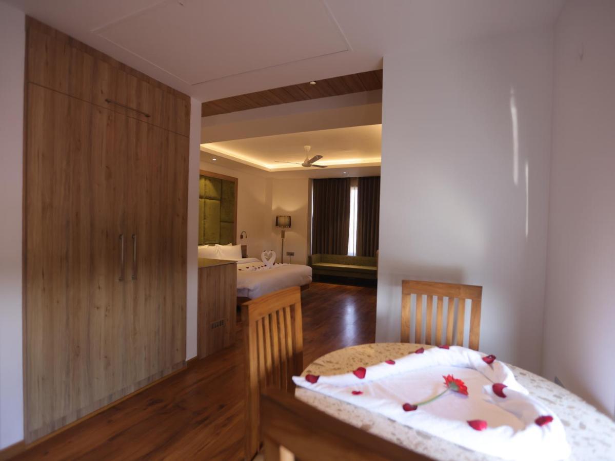 Clarks Inn Express, Déhrádún Exteriér fotografie