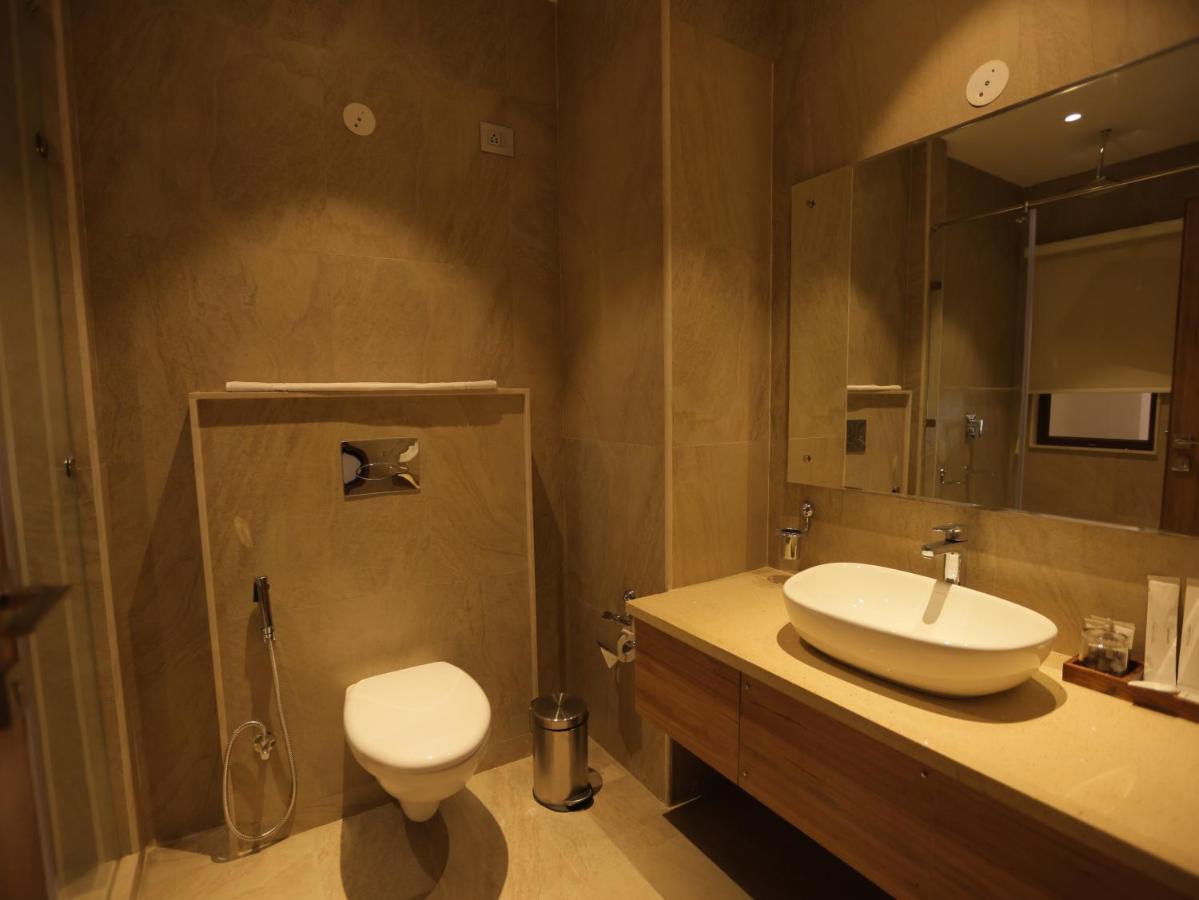 Clarks Inn Express, Déhrádún Exteriér fotografie