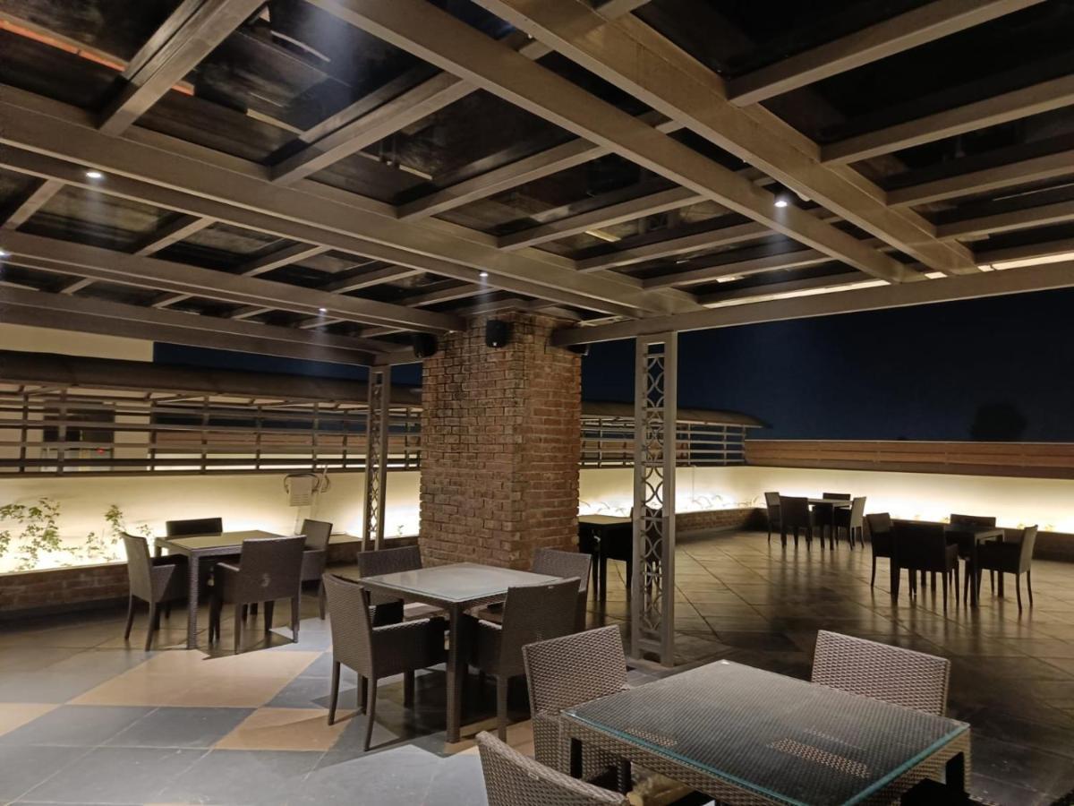 Clarks Inn Express, Déhrádún Exteriér fotografie
